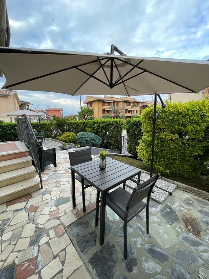 Ferienwohnung La Mirage Desenzano del Garda Exterior foto